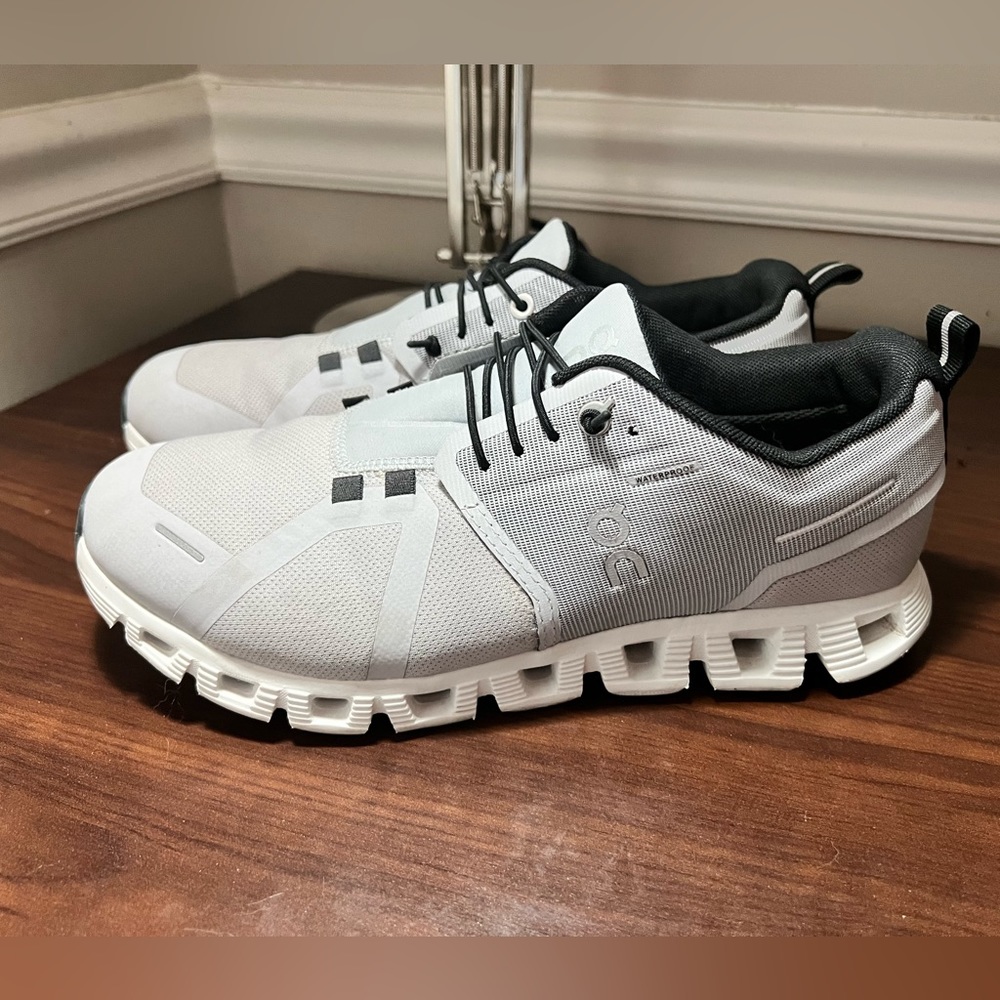 On Cloud 5 waterproof woman's sz 9
